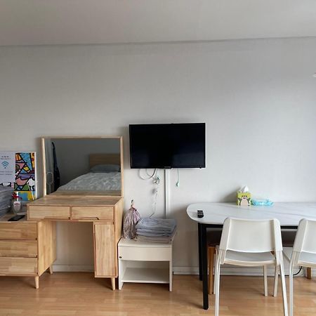 Hongdae Residence 3 - 1Min From Hongik Uni Station Exit #1 Сеул Екстериор снимка
